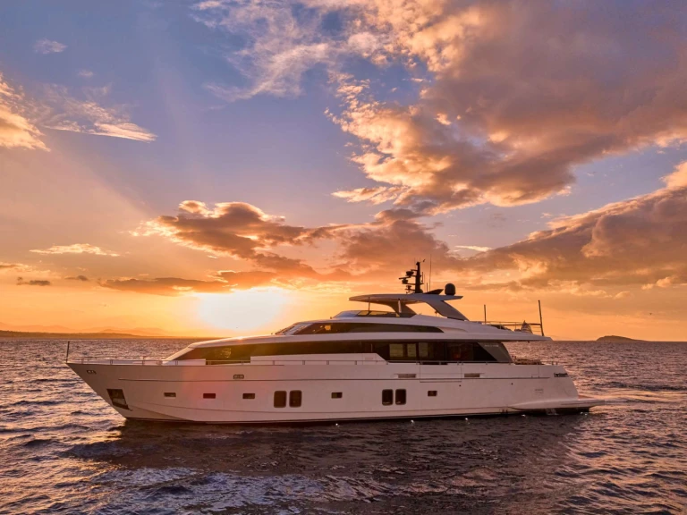 Yacht di lusso a noleggio a Atene al miglior prezzo