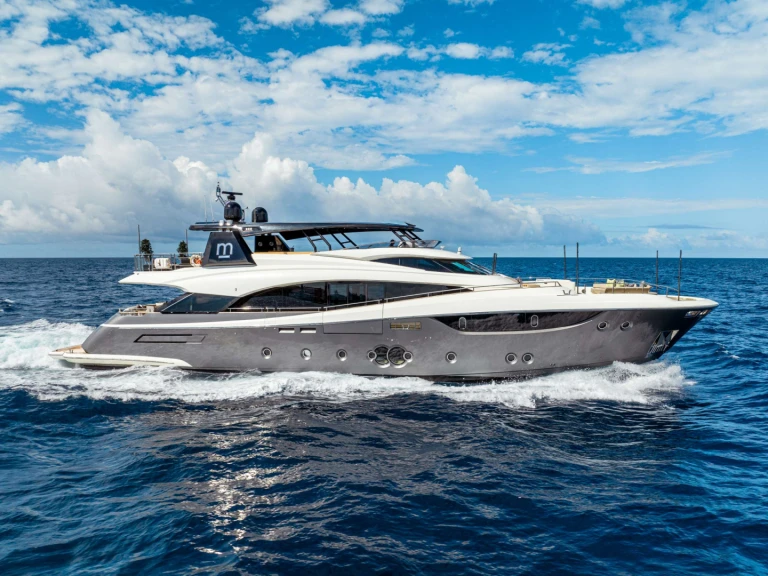 MonteCarloYachts CIELO NERO da affittare a  Bahamas