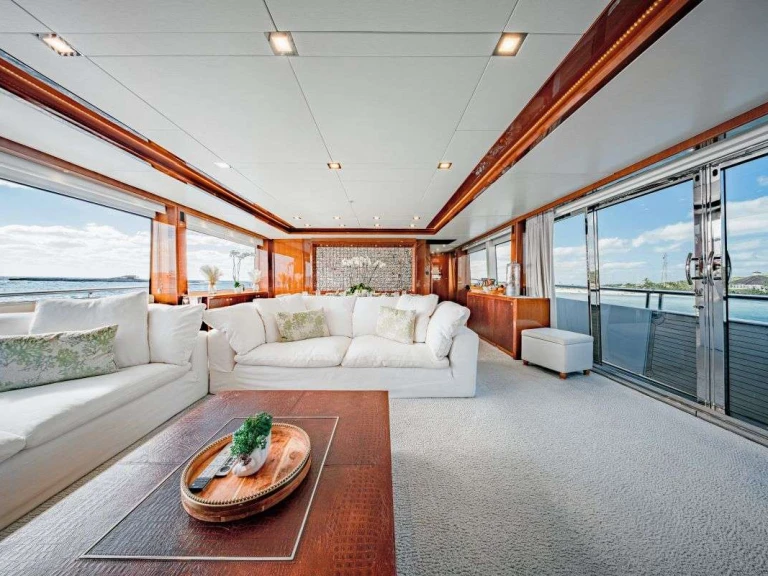 Noleggio barche Princess, UK BEACHFRONT II a Nassau su Samboat