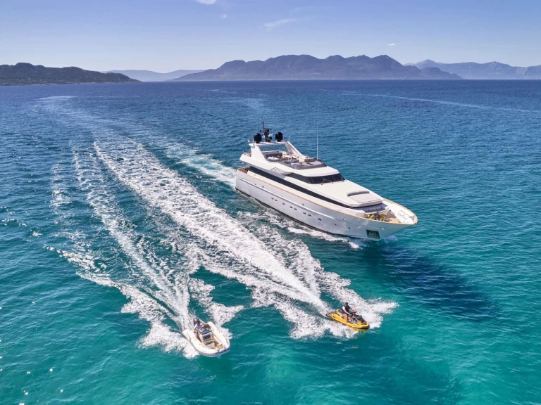 Noleggio Yacht di lusso con o senza skipper Cantieri di Pisa, Italy a Atene