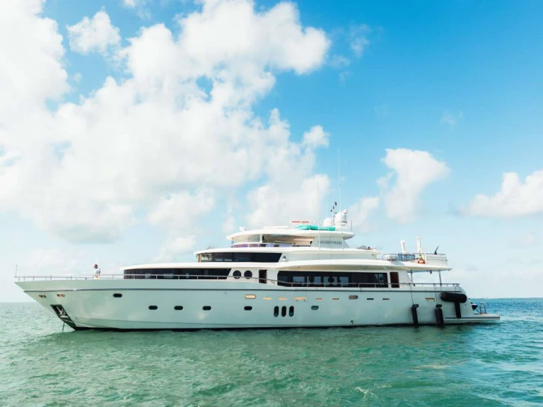 Noleggio Yacht di lusso Johnson con patente nautica