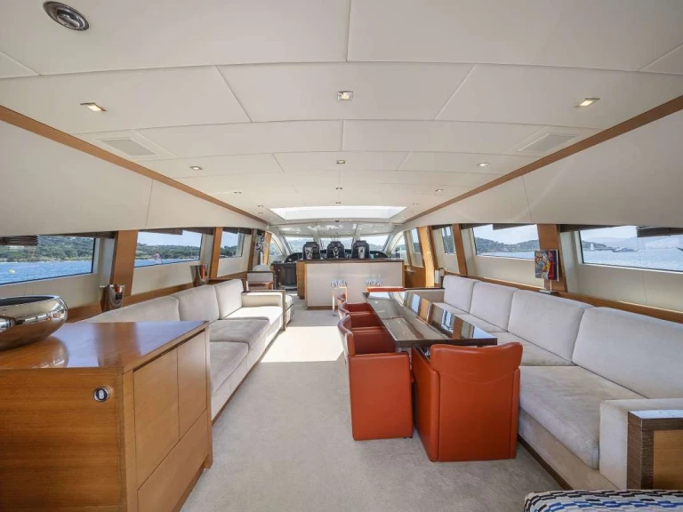 Yacht di lusso a noleggio a Port Grimaud al miglior prezzo