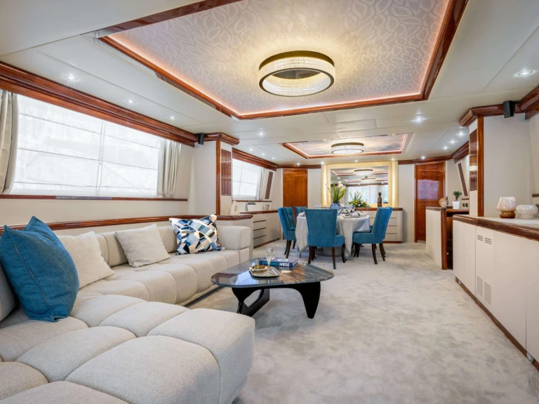 Falcon AZURE ONE da affittare a  Atene