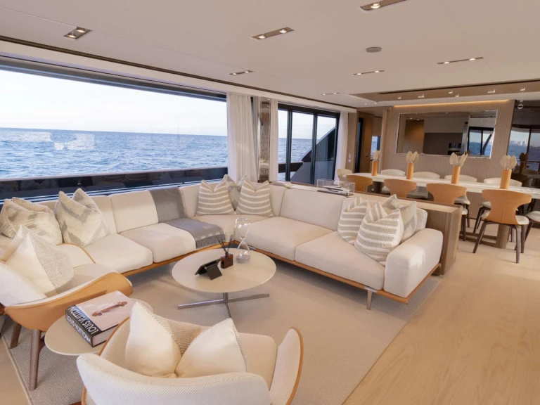 Noleggio Yacht di lusso Ferretti con patente nautica