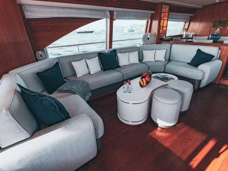 Noleggio a Roma – Couach Lady Amanda su SamBoat