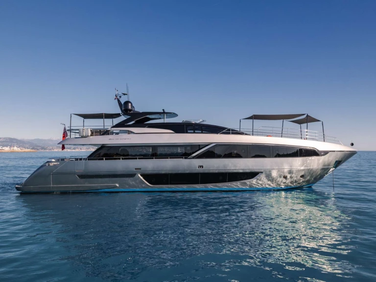 Riva HP6 da affittare a  Antibes