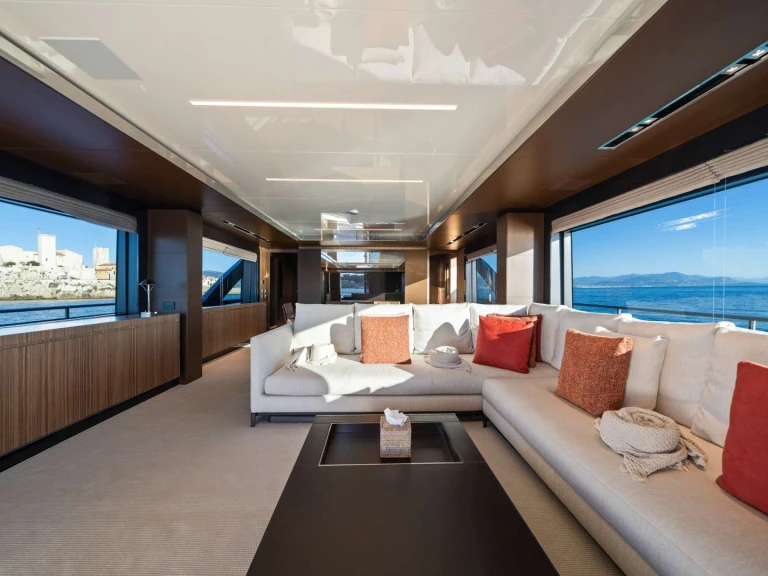 Noleggiare una Riva HP6 a Antibes