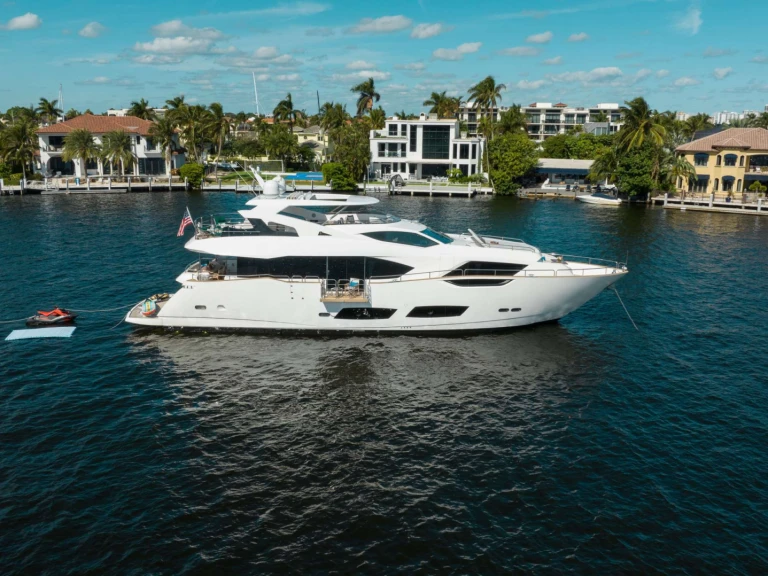 Noleggio Yacht di lusso Sunseeker con patente nautica