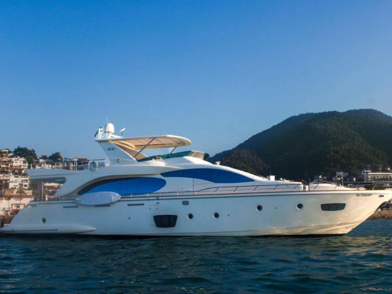 Noleggio Yacht di lusso Azimut con patente nautica