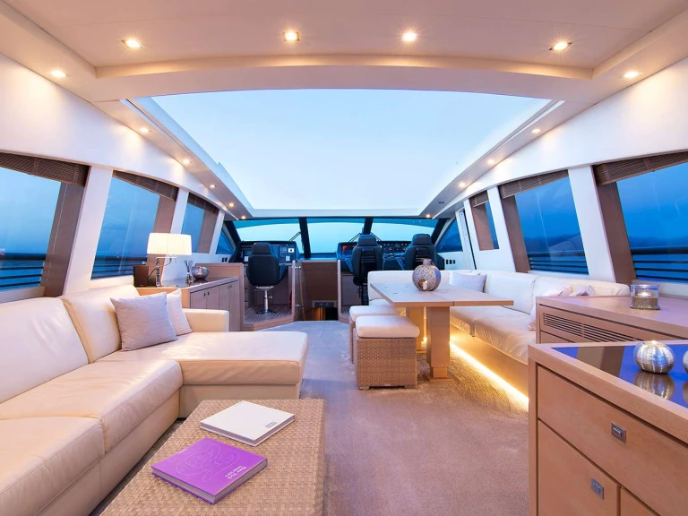 Noleggio Yacht di lusso Couach con patente nautica