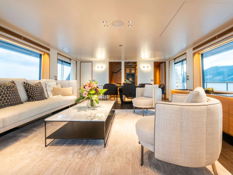 Noleggio Yacht di lusso a Nizza – Custom Line RARE GEM 