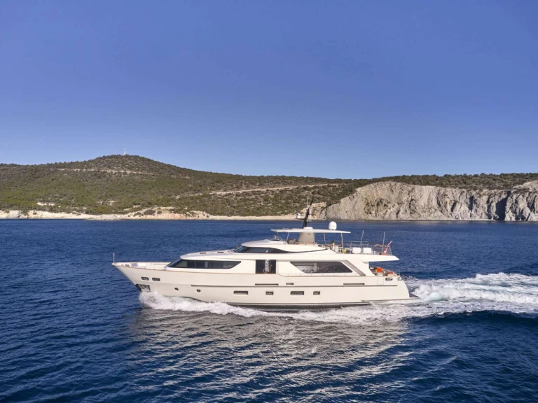 Noleggio Yacht di lusso San Lorenzo con patente nautica