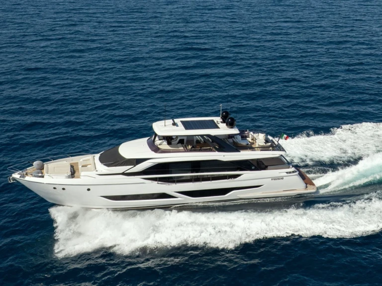 Yacht di lusso a noleggio a Castellammare di Stabia al miglior prezzo
