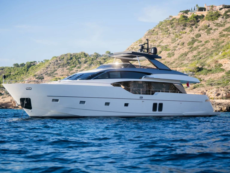 Noleggio Yacht di lusso San Lorenzo con patente nautica