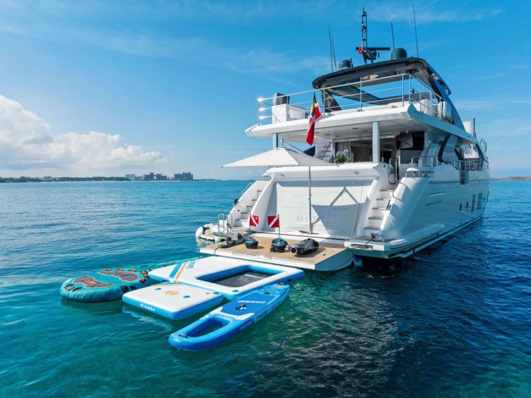 Noleggiare una Azimut Compass a Bahamas