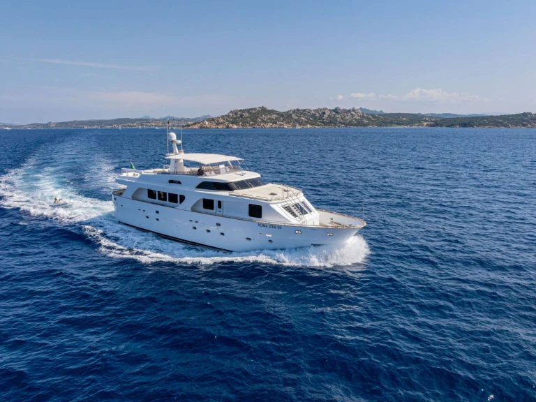 Noleggio Yacht di lusso con o senza skipper Custom a Olbia