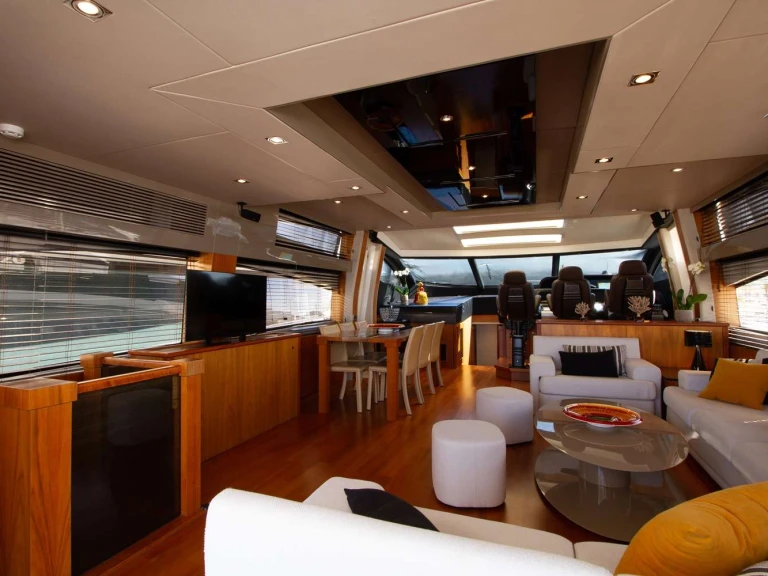 Noleggio Yacht di lusso Sunseeker con patente nautica