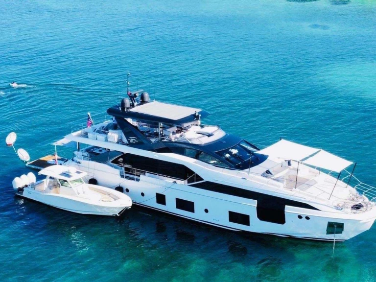 Noleggio Yacht di lusso Azimut con patente nautica