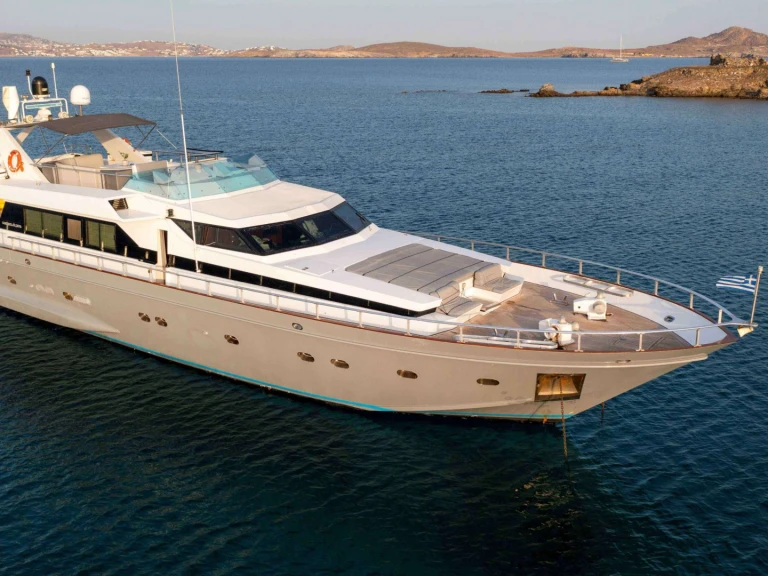 Noleggio Yacht di lusso Cantieri di Pisa, Italy con patente nautica
