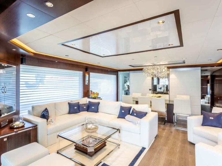 Noleggio Yacht di lusso Horizon con patente nautica