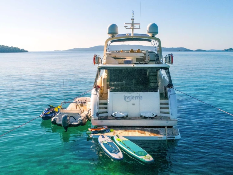 Noleggio Yacht di lusso a Trogir – Princess, UK INSIEME