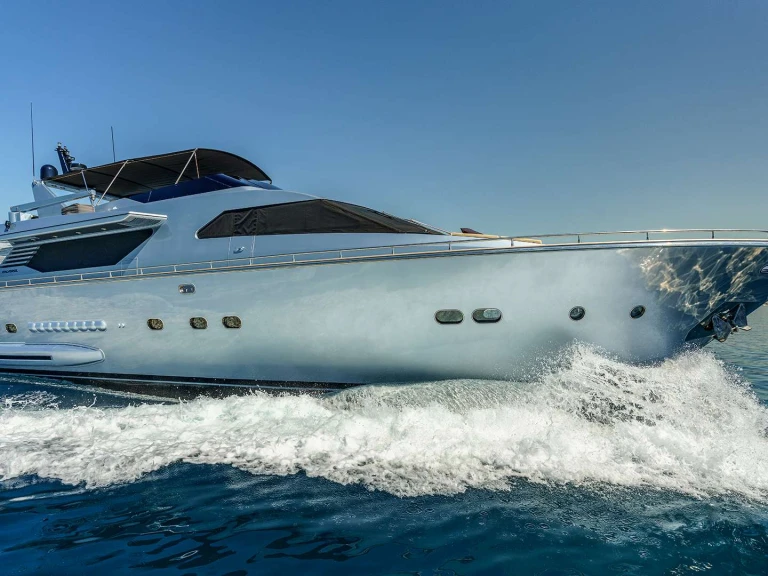 Noleggio Yacht di lusso italversil con patente nautica