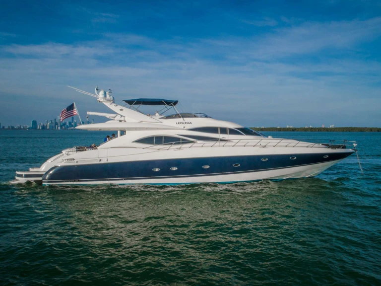 Noleggio Yacht di lusso Sunseeker con patente nautica