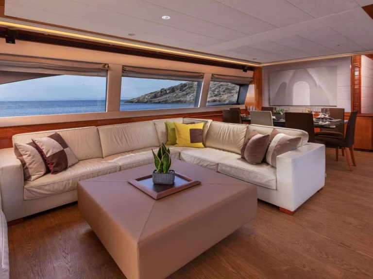 Yacht di lusso a noleggio a Atene al miglior prezzo