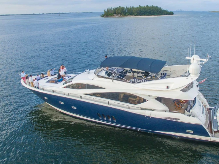 Noleggio Yacht di lusso Sunseeker con patente nautica