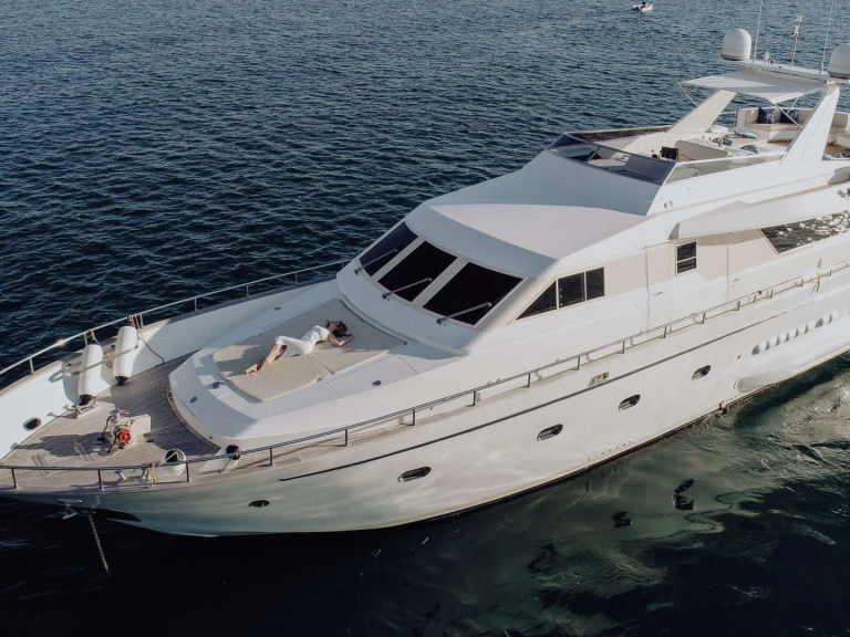 Noleggio Yacht di lusso con o senza skipper Versilcraft a Gouviá