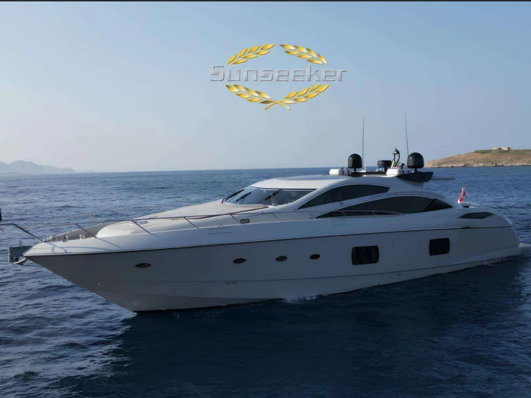Yacht di lusso a noleggio a Poltu Quatu al miglior prezzo