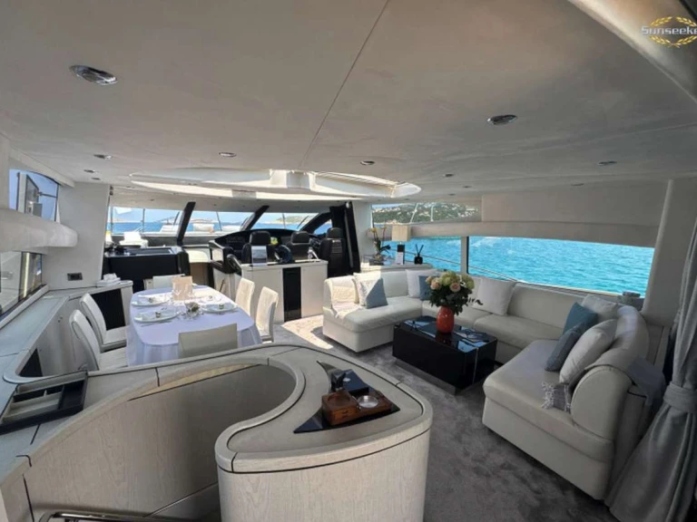 Sunseeker Light Blue da affittare a  Poltu Quatu