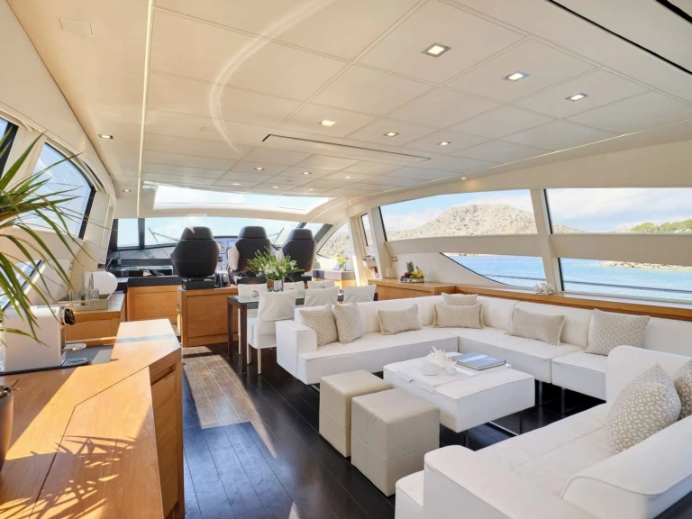 Noleggio Yacht di lusso Pershing con patente nautica