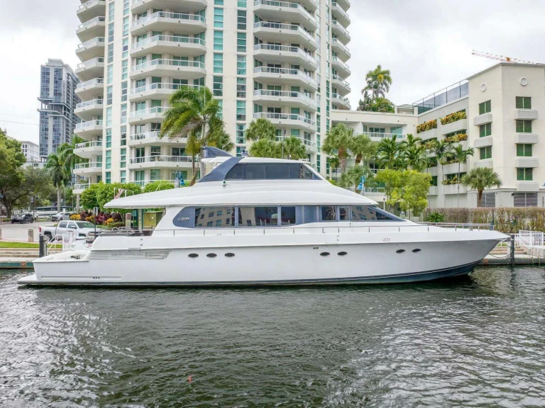 Noleggio Yacht di lusso Lazzara con patente nautica