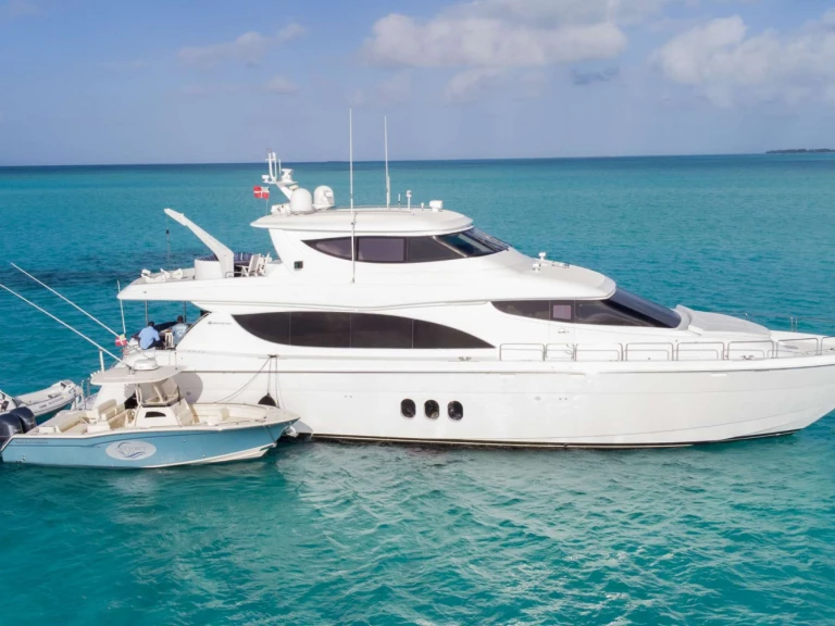 Noleggio Yacht di lusso Hatteras con patente nautica