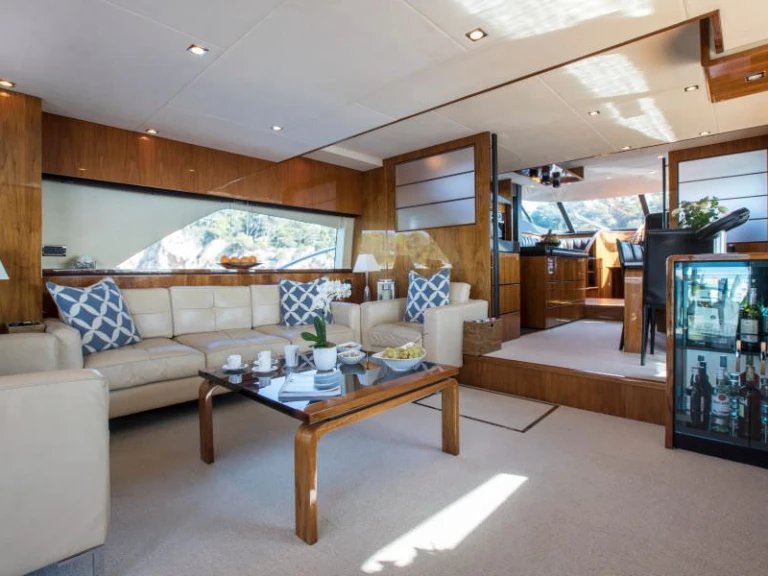 Noleggio Yacht di lusso con o senza skipper Fairline-Squadron a Antibes