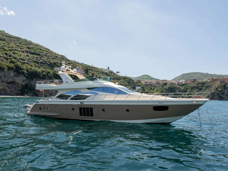 Noleggio Yacht di lusso a Castellammare di Stabia – Azimut FOREVER ROSANNA 