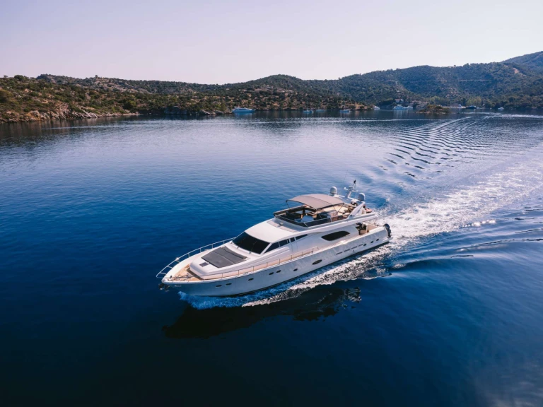 Yacht di lusso a noleggio a Atene al miglior prezzo