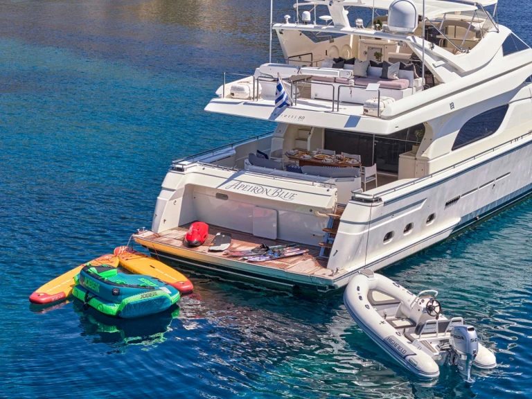 Noleggio barche Ferretti APEΙRON BLUE a Lávrio su Samboat