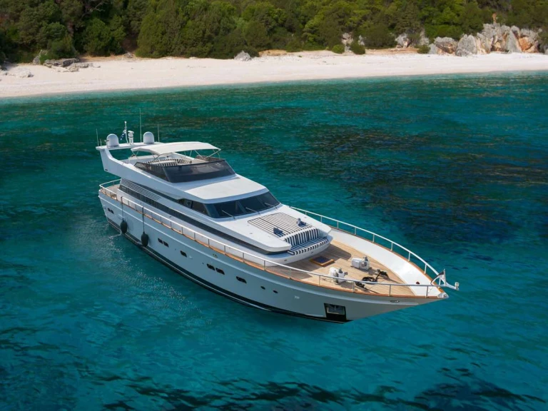 Noleggio Yacht di lusso Cantieri di Pisa, Italy con patente nautica