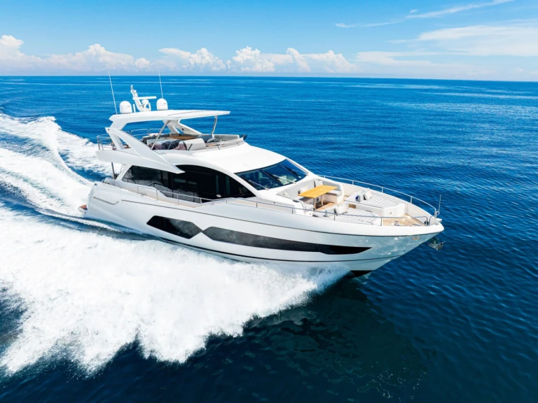 Noleggio Yacht di lusso Sunseeker con patente nautica
