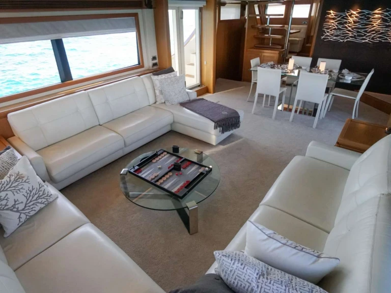 Noleggio Yacht di lusso Mochi con patente nautica