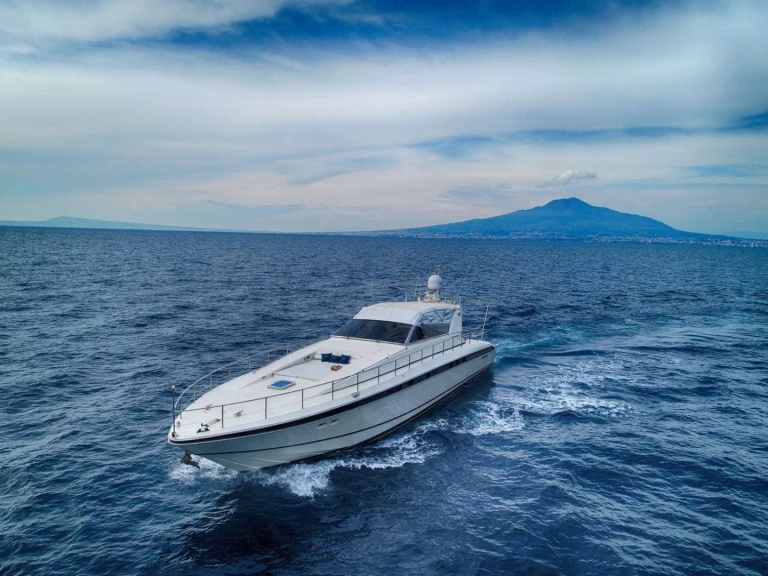 Yacht di lusso a noleggio a Sorrento al miglior prezzo