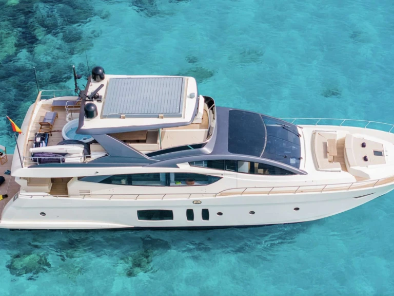Noleggiare una Astondoa BISCAYNE a Ibiza