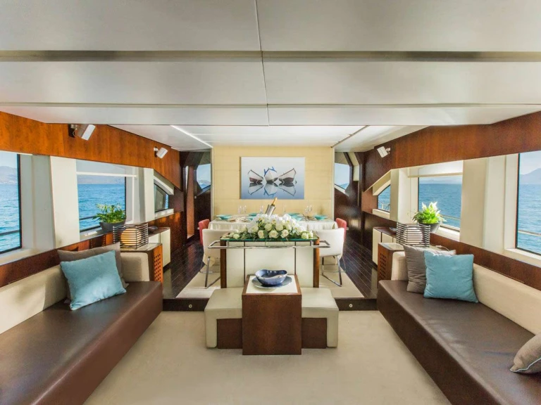 Noleggio Yacht di lusso Aicon con patente nautica