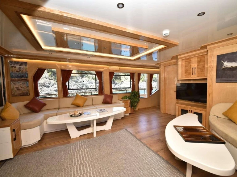 Noleggio Yacht di lusso a Grecia – Custom Compass