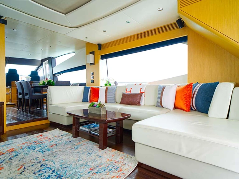 Noleggio Yacht di lusso Sunseeker con patente nautica