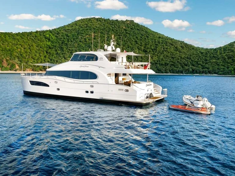 Noleggio Yacht di lusso Horizon con patente nautica