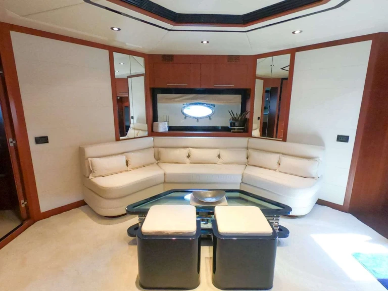 Noleggio Yacht di lusso a Poltu Quatu – Riva BABLUC