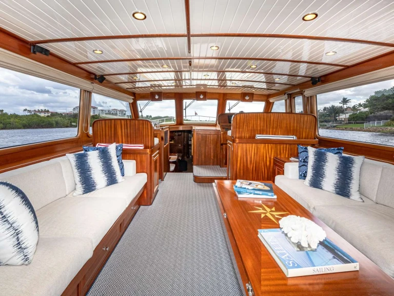 Yacht di lusso a noleggio a Maine al miglior prezzo